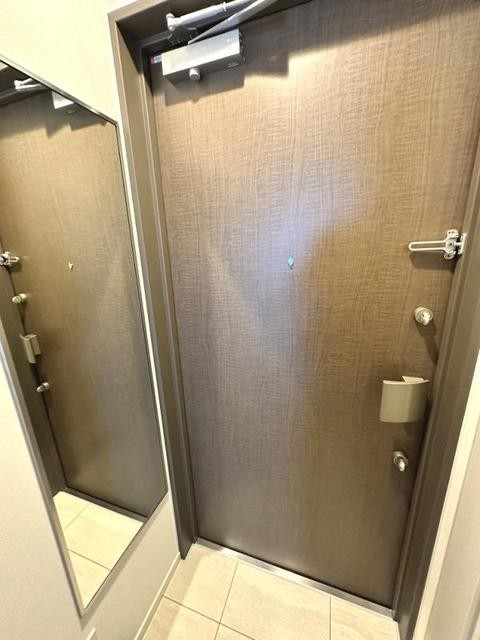 ※写真は同タイプ住戸です。(玄関)