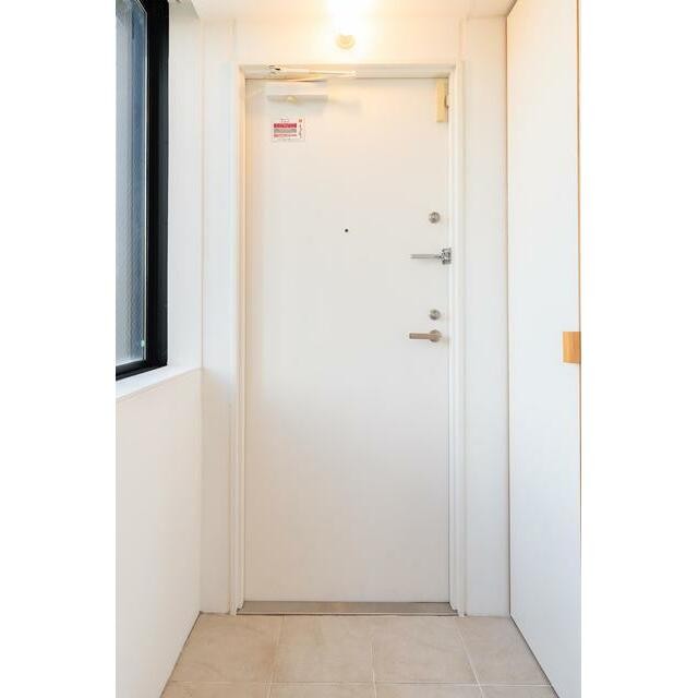 ※写真は同タイプ住戸です。(玄関)