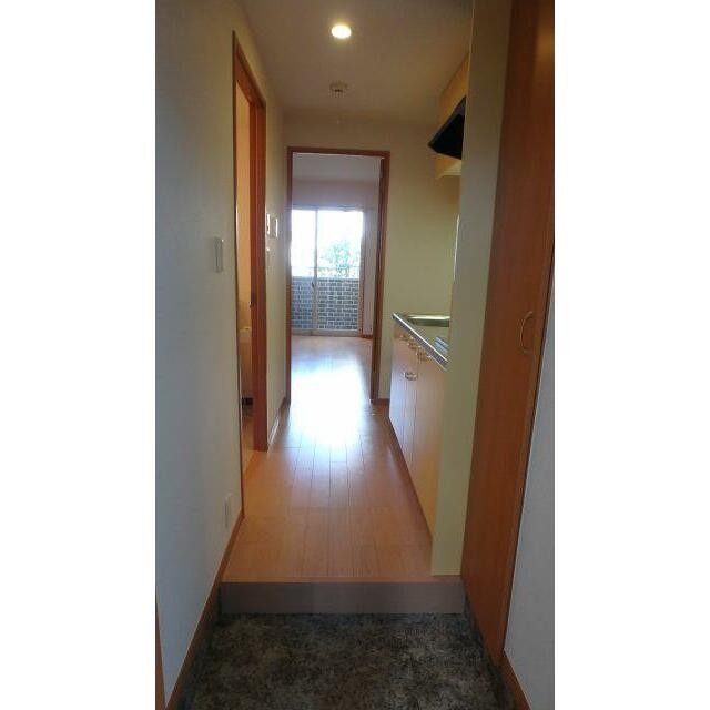 玄関横シューズボックス有り(玄関)