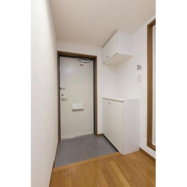 ※写真は同タイプ住戸です。(玄関)