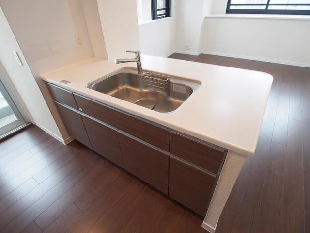 ※写真は同タイプ住戸です。(キッチン)