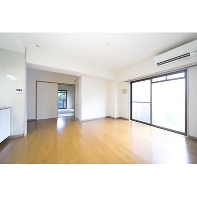 ※写真は同タイプ住戸です。(居間)