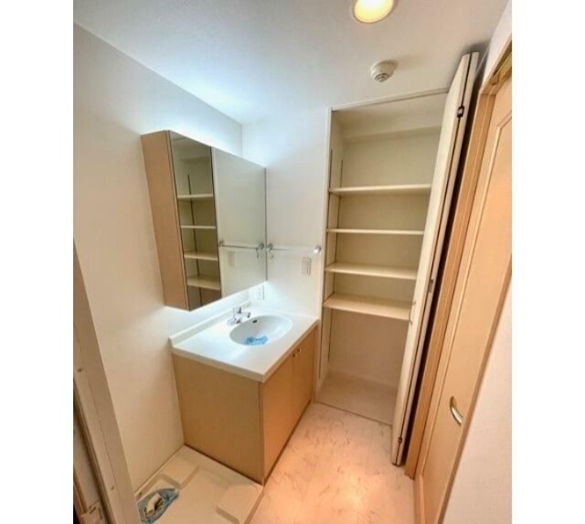 洗濯機置き場※同仕様写真含む(内装)