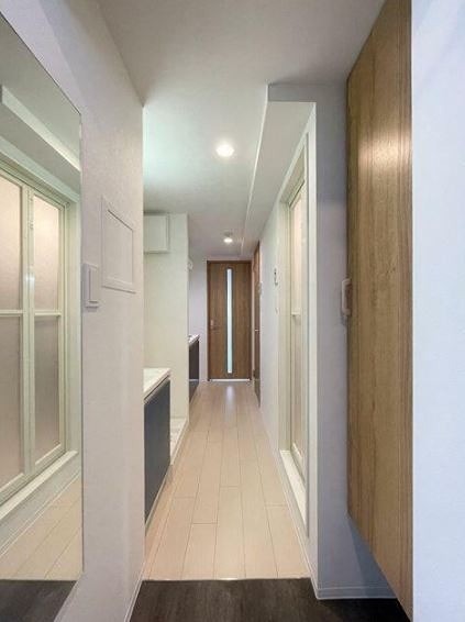 ※同仕様写真含む(玄関)