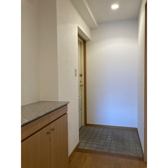 タイル貼りの玄関は段差のないバリアフリー！(玄関)