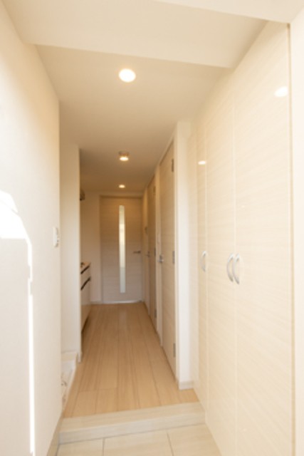 ※写真は同タイプ住戸です。(玄関)