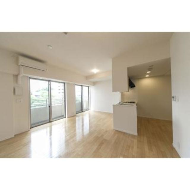 ※写真は同タイプ住戸です。(居間)