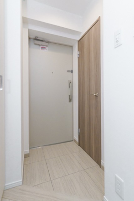 ※写真は同タイプ住戸です。(玄関)