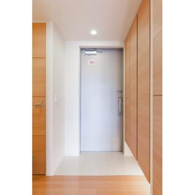 ※写真は同タイプ住戸です。(玄関)