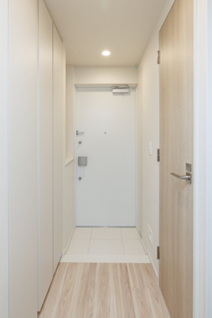 ※写真は同タイプ住戸です。(玄関)