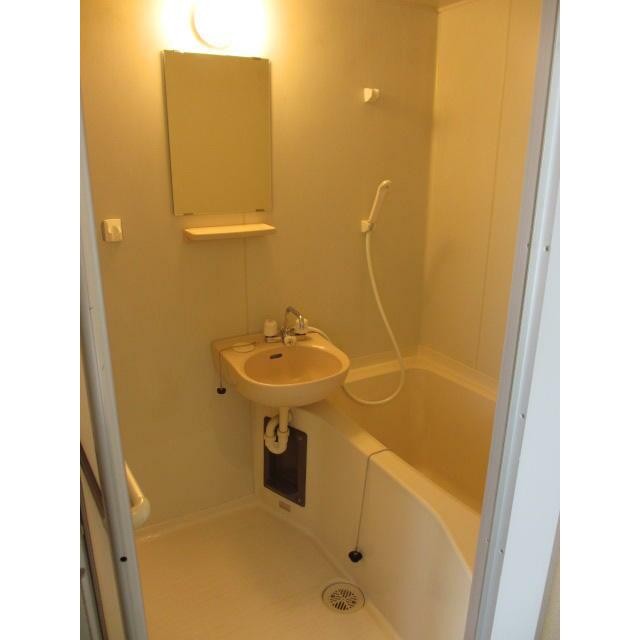 洗面台付きのバスルームでリラックスタイム♪(風呂)