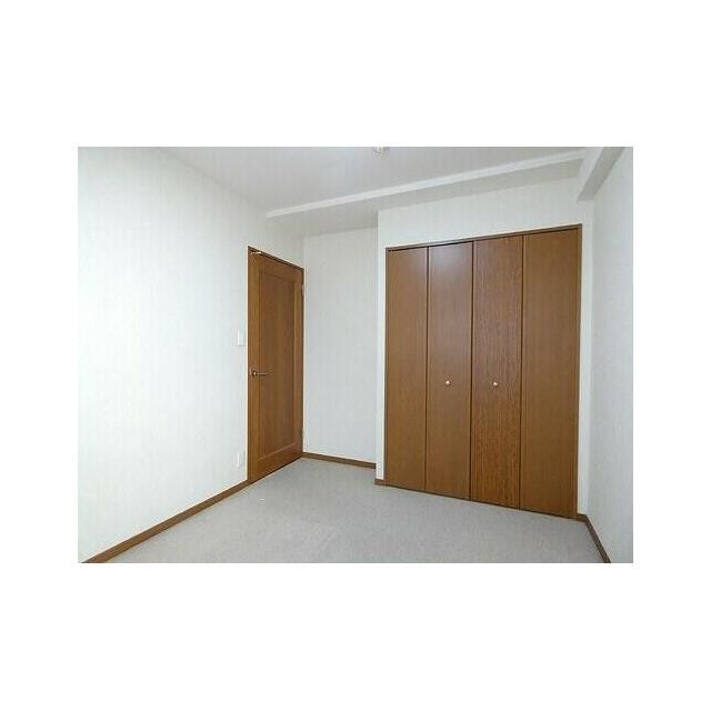 洋室約5.2畳 別角度 ※内装前(内装)