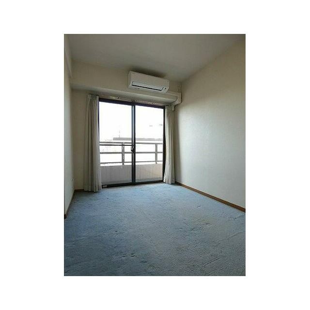 洋室約6.0畳 ※内装前、カーテン撤去予定