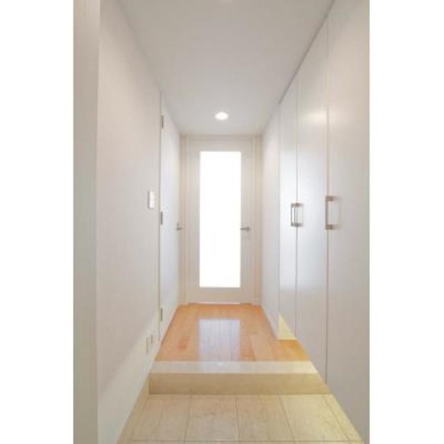 ※写真は同タイプ住戸です。(玄関)