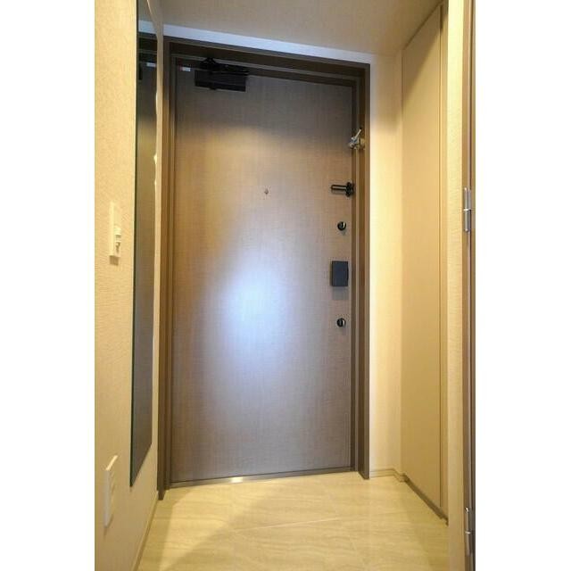 ※写真は同タイプ住戸です。(玄関)