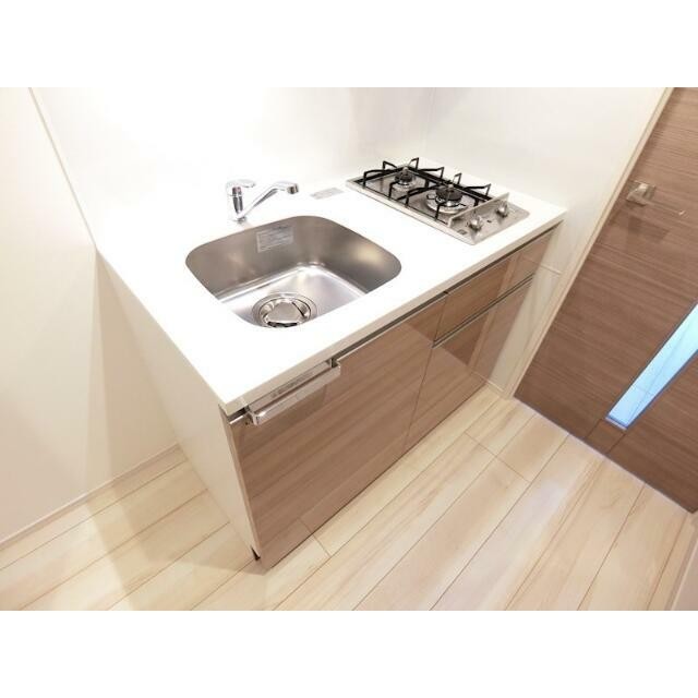 強火で素早く料理できるガスコンロ採用(キッチン)