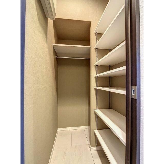 ウォークインクローゼット(内装)