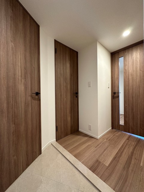 ※写真は同タイプ住戸です。(玄関)