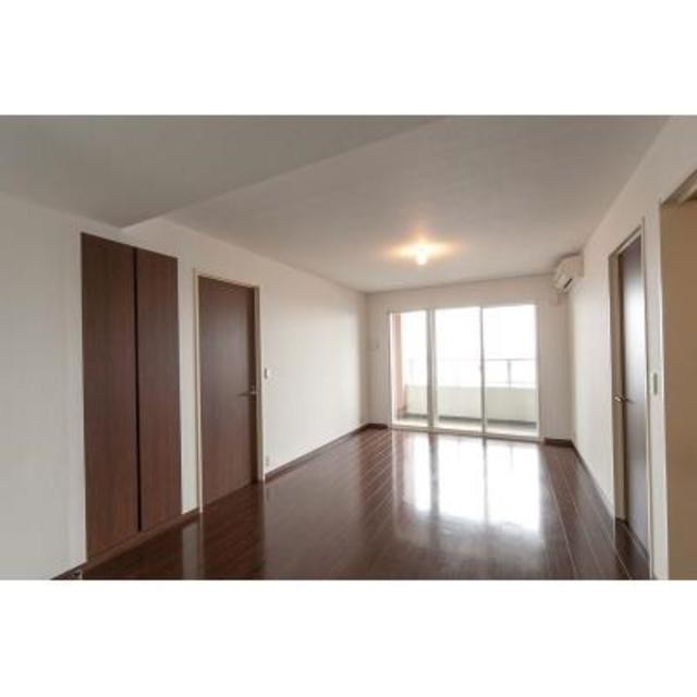 ※写真は同タイプ住戸です。(居間)