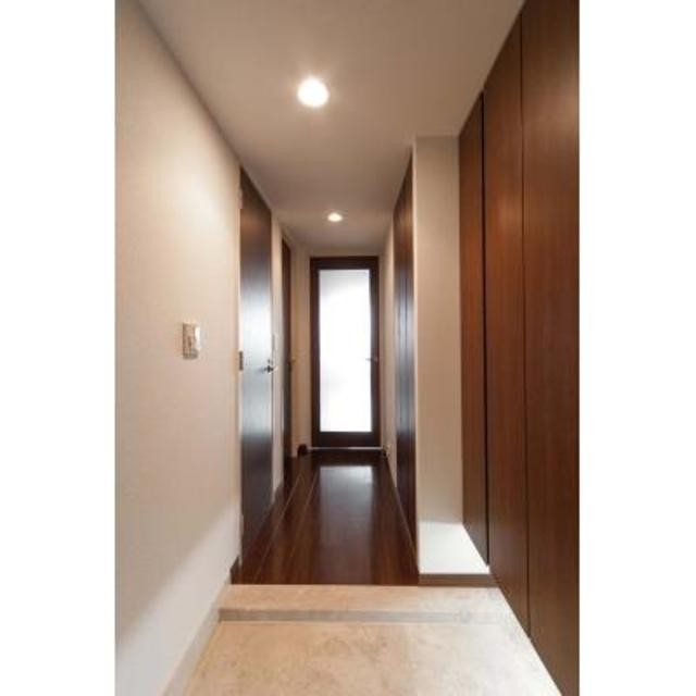 ※写真は同タイプ住戸です。(玄関)