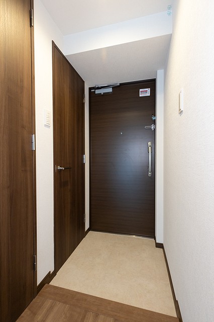 ※写真は同タイプ住戸です。(玄関)