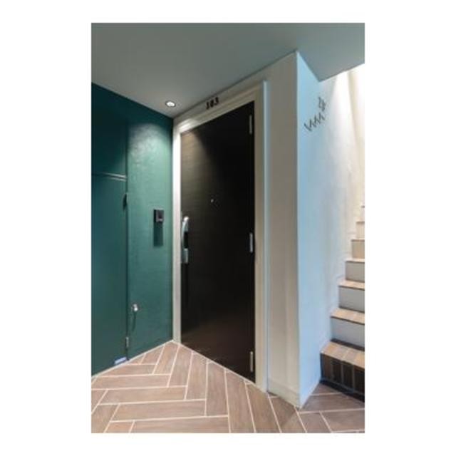 ※写真は同タイプ住戸です。(玄関)