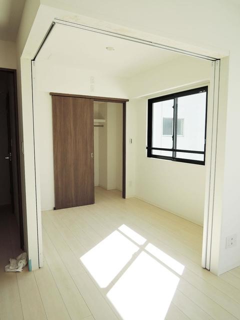 ※写真は同タイプ住戸です。(居間)