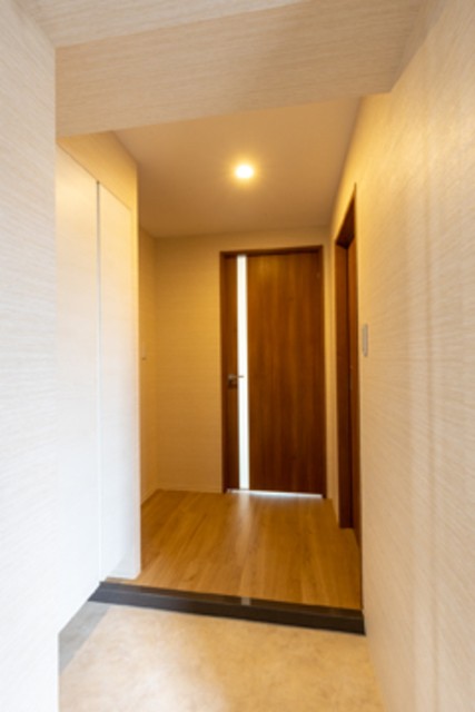 ※写真は同タイプ住戸です。(玄関)