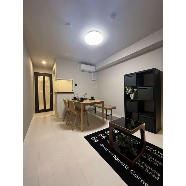 家具等は含まれておりません。(居間)