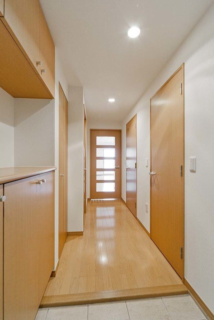 ※写真は同タイプ住戸です。(玄関)