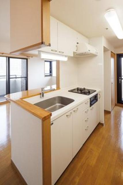 ※写真は同タイプ住戸です。(キッチン)