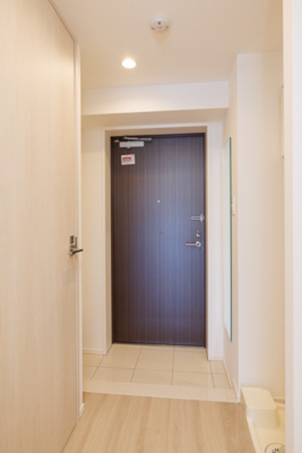 ※写真は同タイプ住戸です。(玄関)