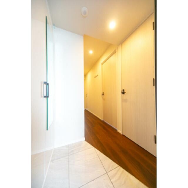 ※写真は同タイプ住戸です。(玄関)