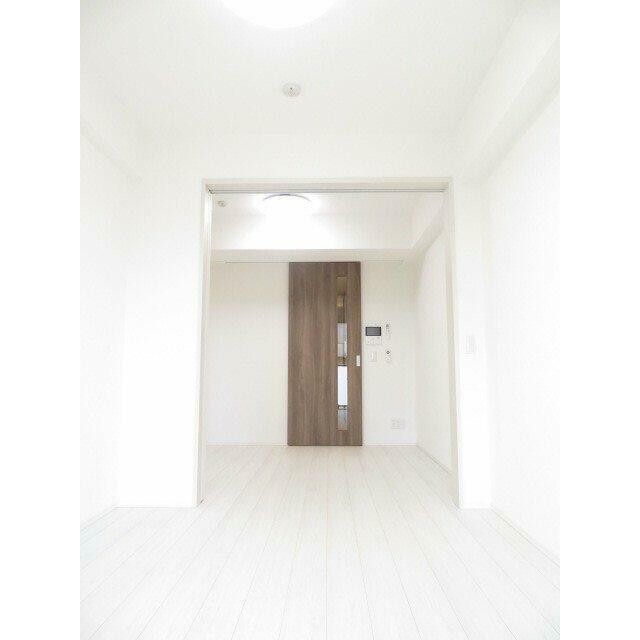 広くて明るい寝室