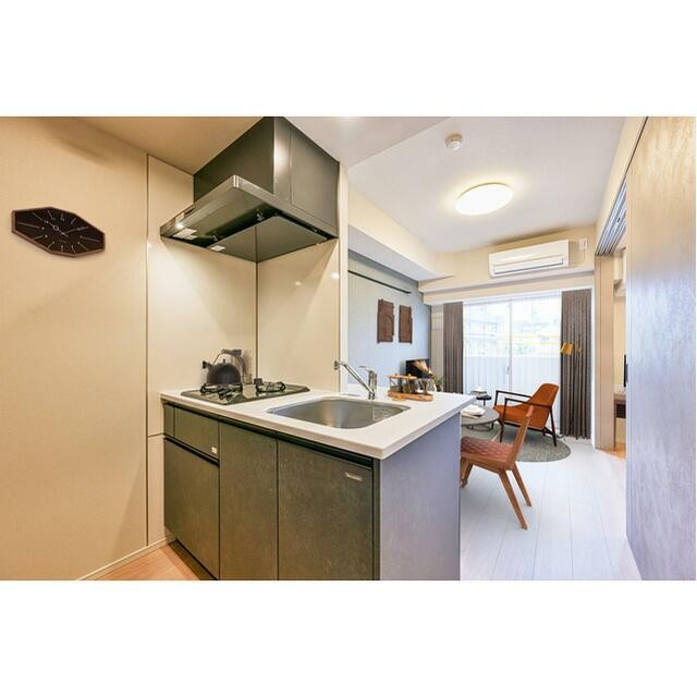 家具・調度品等はCG 加工です。実際の賃貸住居 には含まれません(居間)