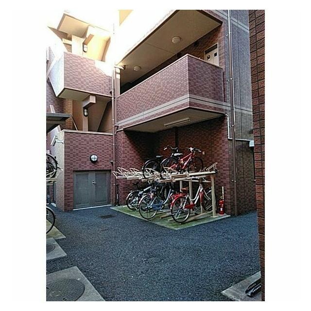 建物裏側駐輪場