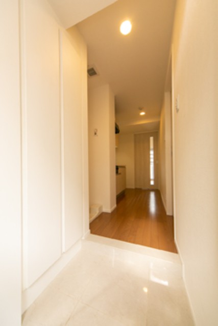 ※写真は同タイプ住戸です。(玄関)