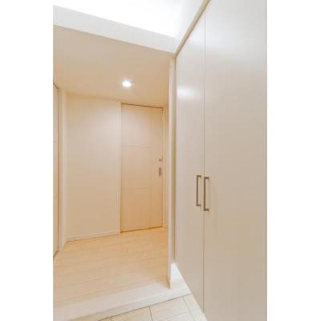 ※写真は同タイプ住戸です。(玄関)