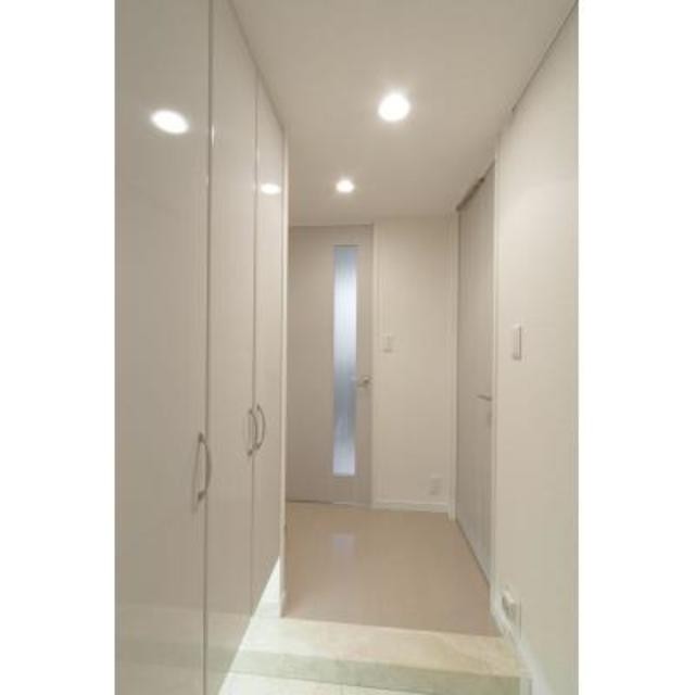 ※写真は同タイプ住戸です。(玄関)