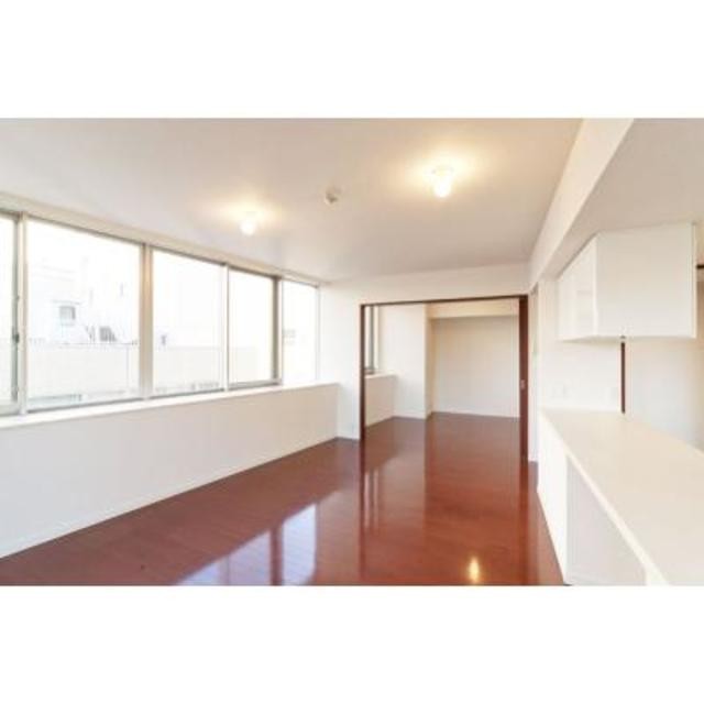 ※写真は同タイプ住戸です。(居間)