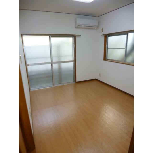 6帖洋室・床材はフローリング★(居間)