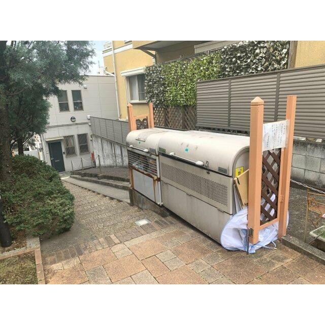 敷地内ゴミ捨て場