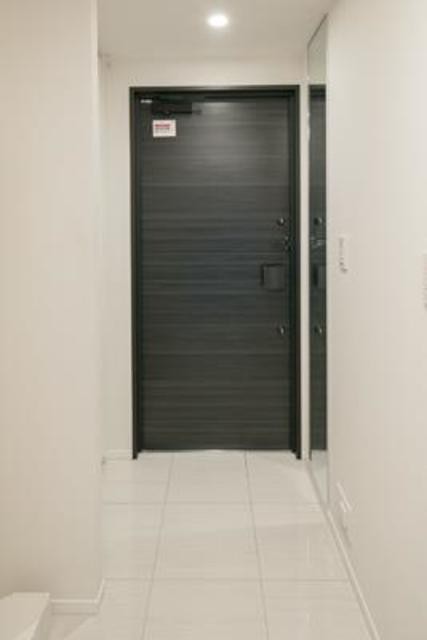 ※写真は同タイプ住戸です。(玄関)
