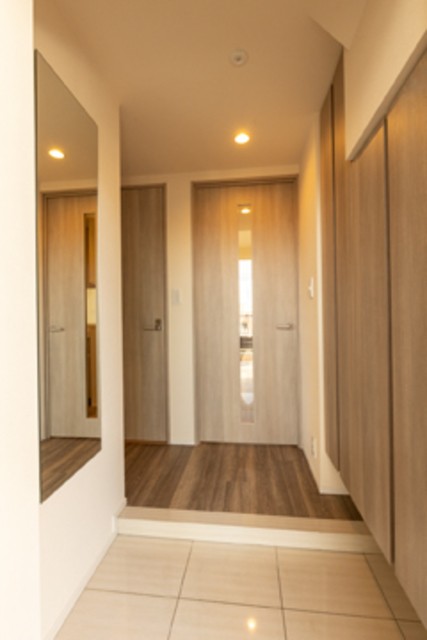 ※写真は同タイプ住戸です。(玄関)