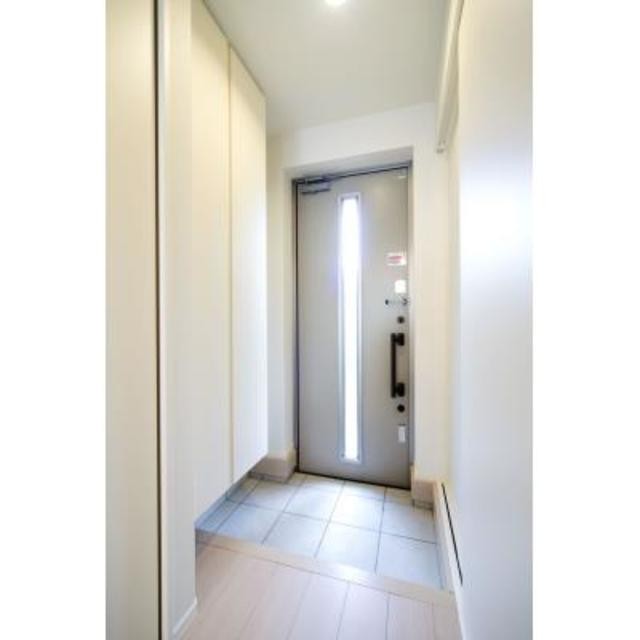 ※写真は同タイプ住戸です。(玄関)