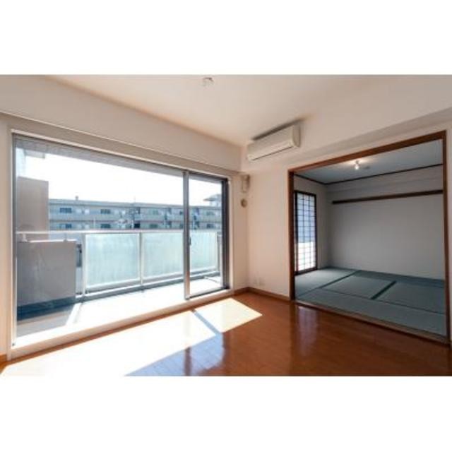 ※写真は同タイプ住戸です。(居間)