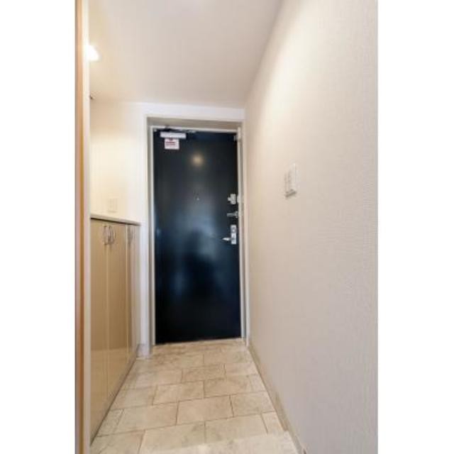 ※写真は同タイプ住戸です。(玄関)