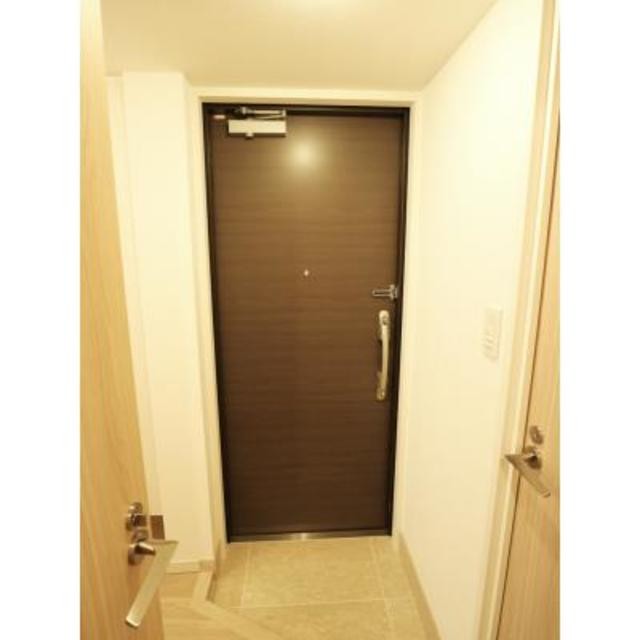 ※写真は同タイプ住戸です。(玄関)