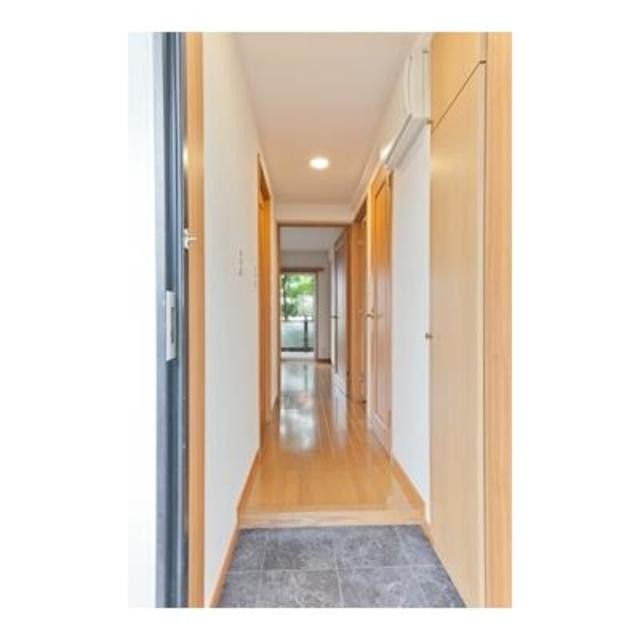 ※写真は同タイプ住戸です。(玄関)