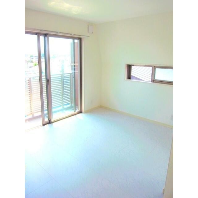 白を基調とした洋室(居間)